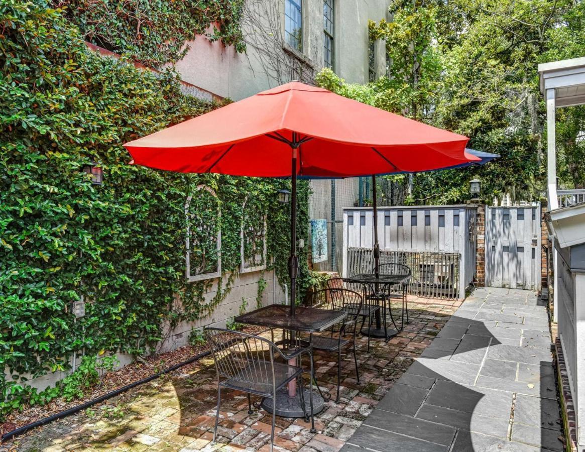 Spanish Moss Inn Савана Екстериор снимка